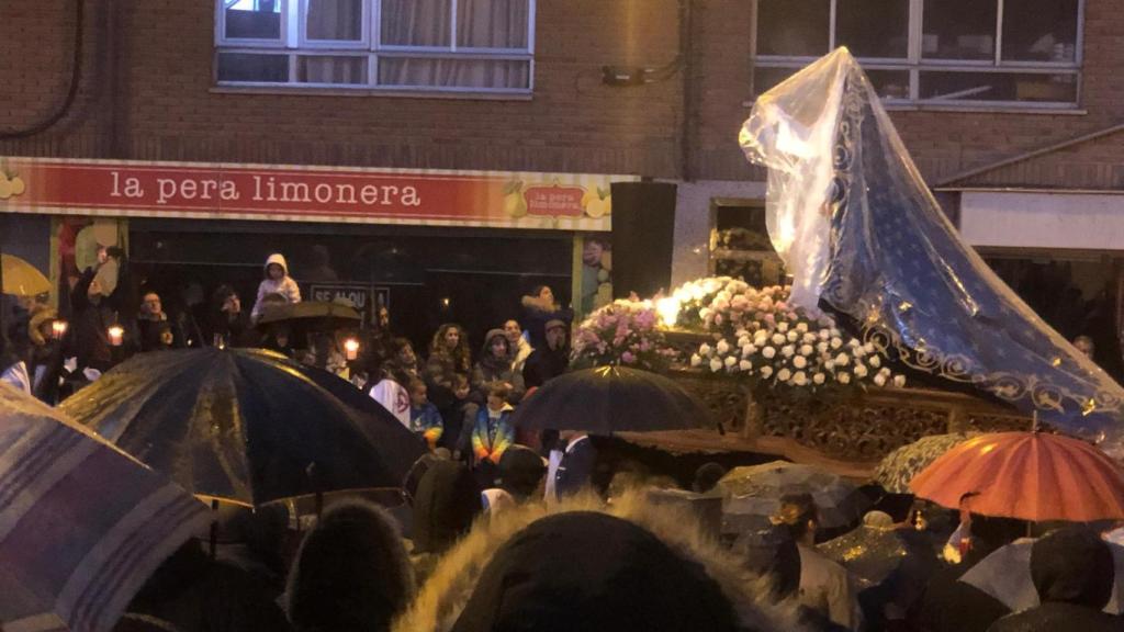 La Virgen de la Amargura durante la Procesión de la Hermandad de Jesús en su Tercera Caída