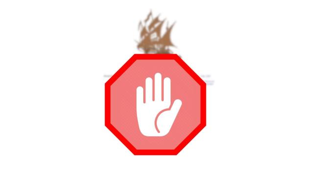 Montaje con la página de Pirate Bay con el icono de bloqueo del Ministerio de Cultura