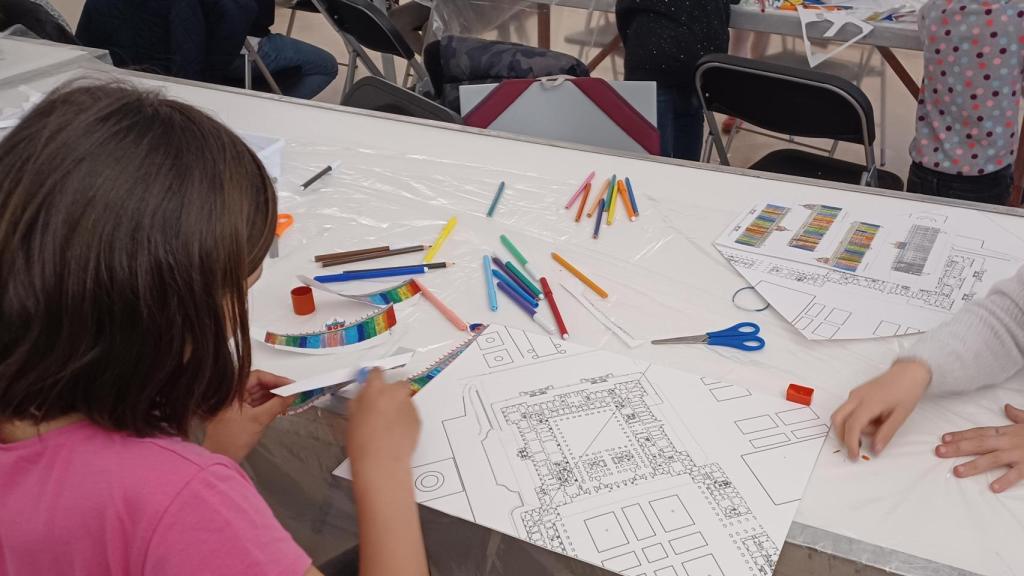 Taller infantil en los campamentos de la Galería de las Colecciones Reales.