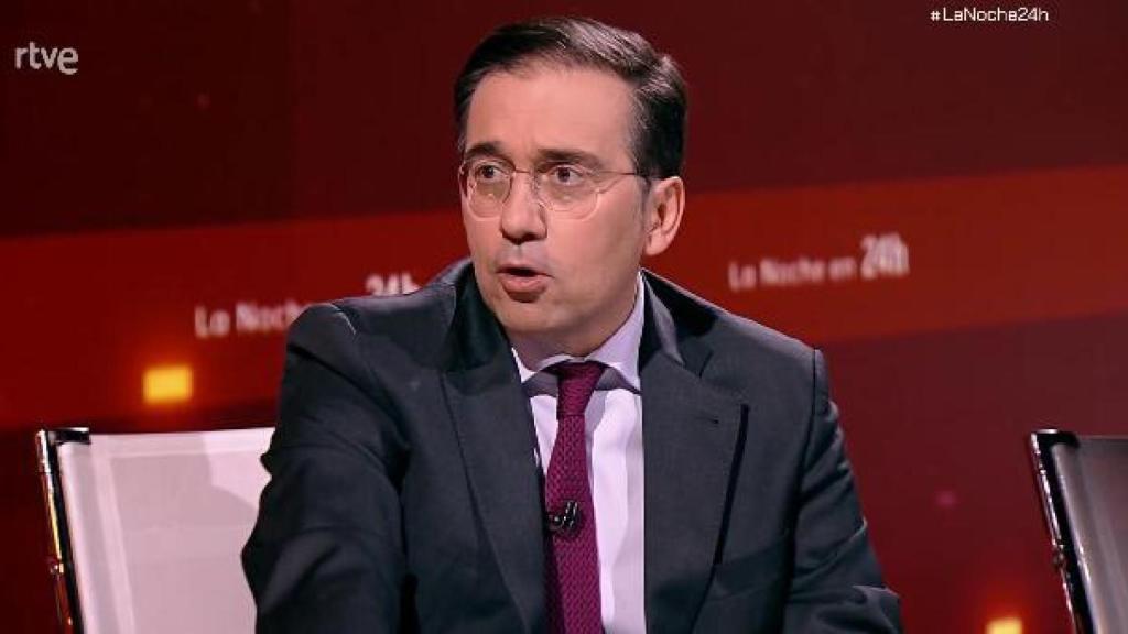 El ministro de Exteriores, José Manuel Albares, este lunes en una entrevista en 'La noche en 24 horas' .