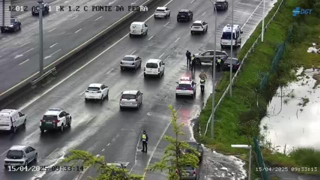 Una salida de vía bajo el puente de San Cristóbal de A Coruña termina con choque en Alfonso Molina