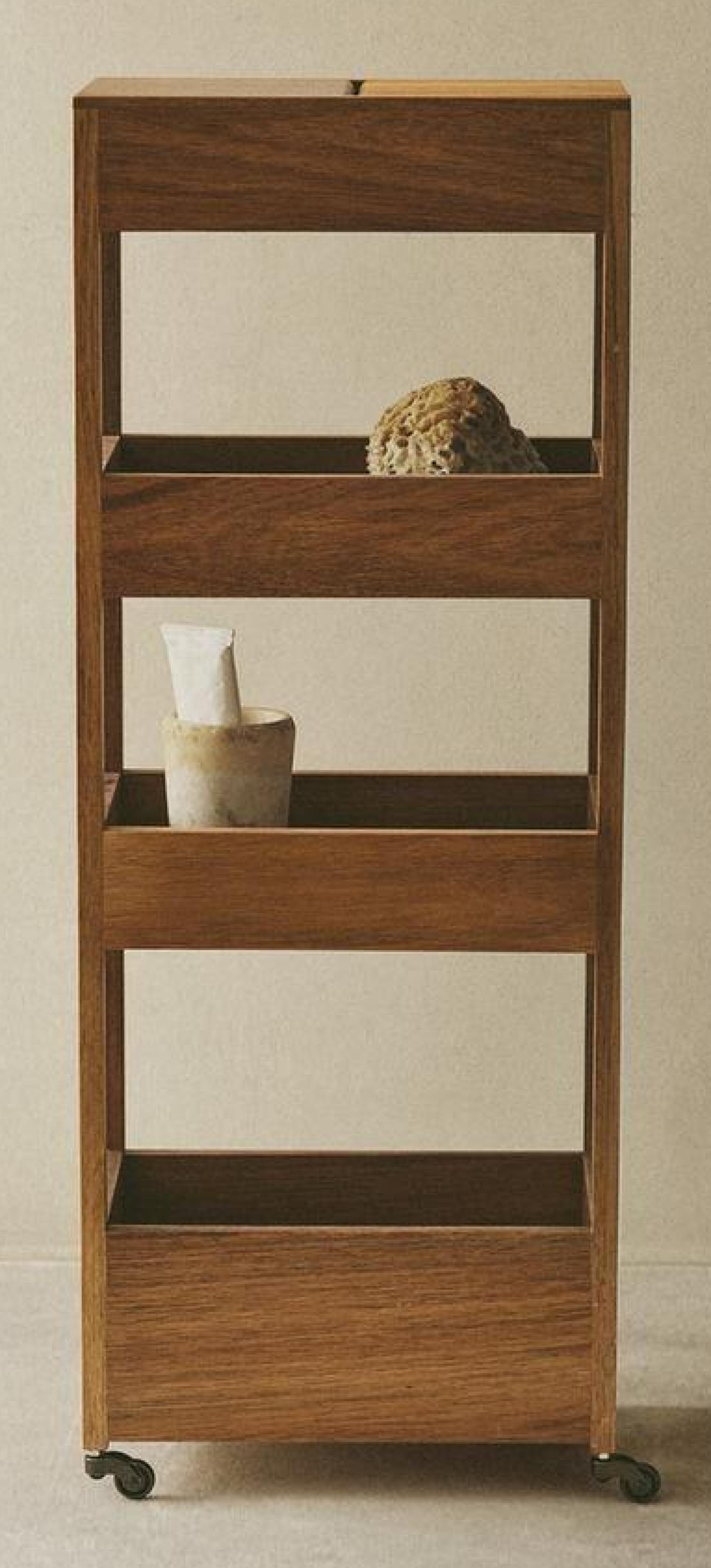 Estantería con ruedas.