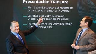 El consejero de Presidencia, Antonio Sanz, y el consejero de Justicia, José Antonio Nieto, en la presentación de la iniciativa 'Triplán'.