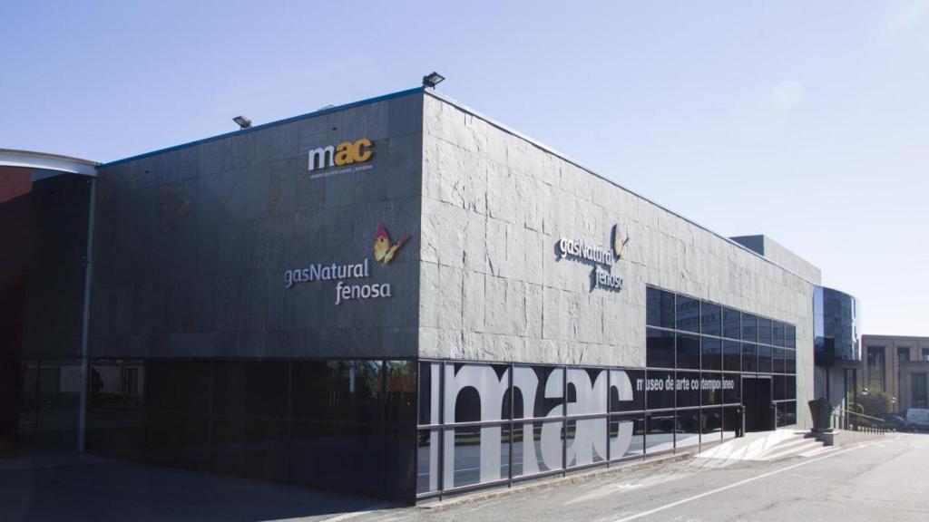 Fachada del MAC de Naturgy en la avenida de Arteixo de A Coruña, cuando estaba abierto.
