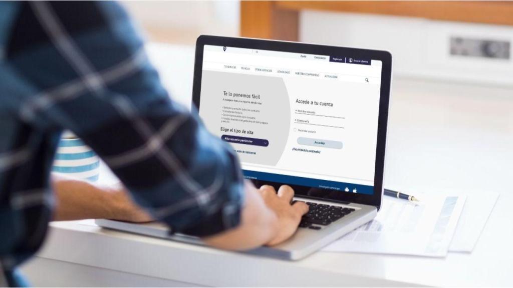 Un cliente de Hidraqua accede a la página web.