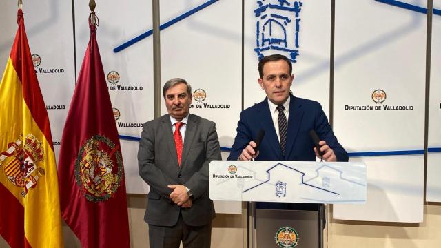 El consejero de Movilidad y Transformación Digital, José Luis Sanz Merino, y el presidente de la Diputación de Valladolid, Conrado Íscar, informan sobre el avance del convenio sobre Territorio Rural Inteligente y la mejora de la TDT.