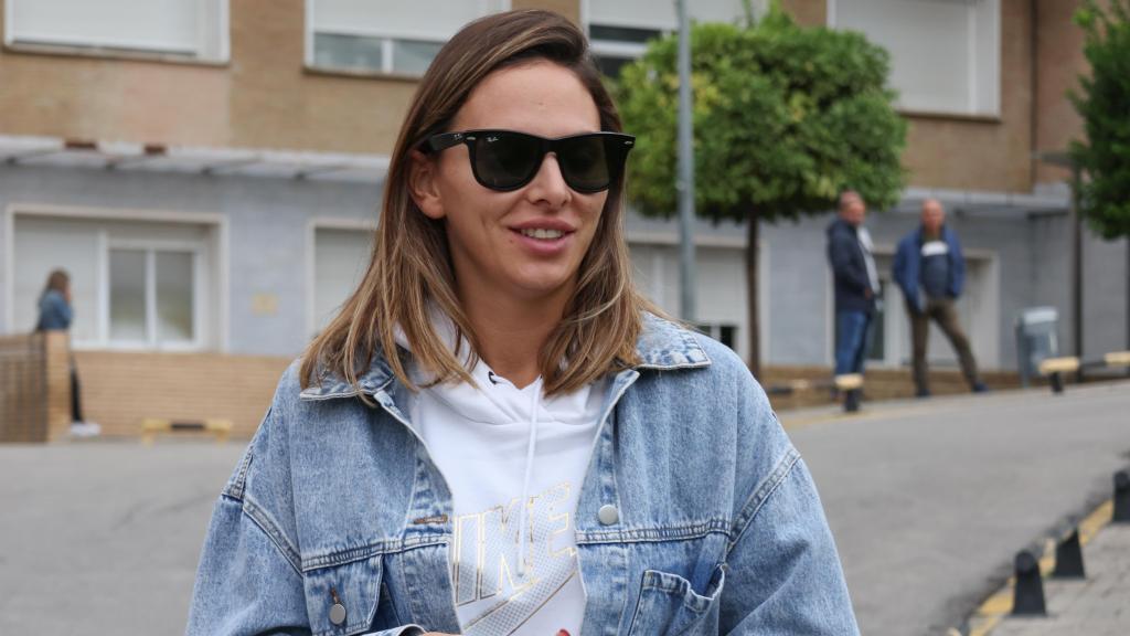 Irene Rosales desvela los zapatos y el tocado que va a lucir su hija, Ana, en su Primera Comunión