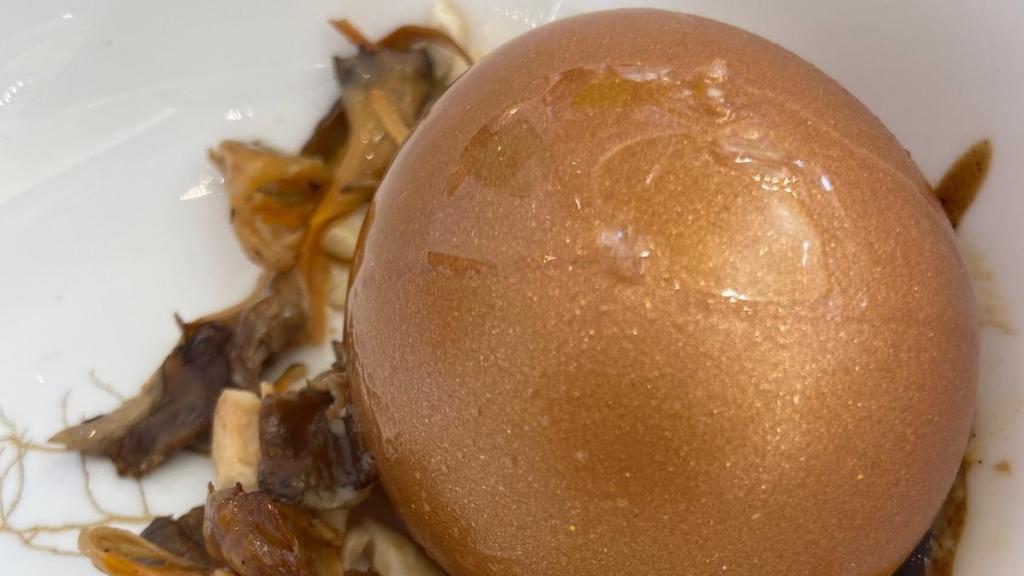 El huevo dorado de Ritz en Deesa de Quique Dacosta.