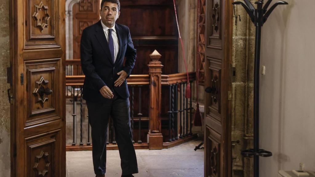 Carlos Mazón saliendo del Palau de la Generalitat. Rober Solsona / EP