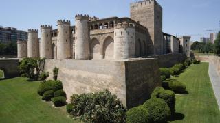 Exterior del palacio de la Aljafería.