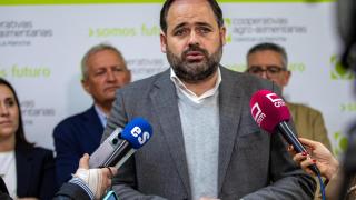 Paco Núñez, este martes en Alcázar de San Juan tras reunirse con Cooperativas Agroalimentarias de Castilla-La Mancha.