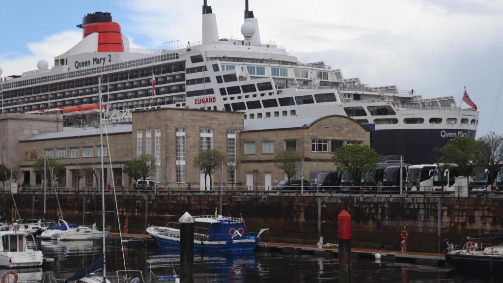 Un crucero en el Puerto Marítimo de Vigo, este miércoles 15 de abril