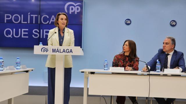Cuca Gamarra este martes con los diputados y senadores por Málaga.