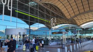 Una vista de la entrada del aeropuerto de Alicante Elche.