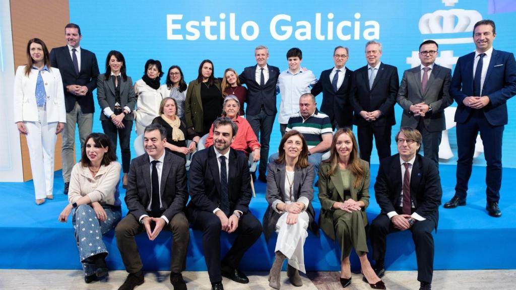 Alfonso Rueda junto a sus compañeros de gobierno.