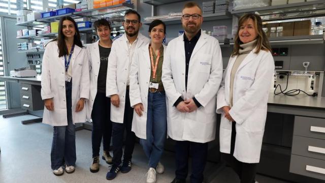 Equipo de investigadores que han llevado a cabo la investigación, entre ellos Gabriel Rabinovich y Pilar Navarro, a la derecha de la imagen.