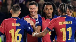 Los jugadores del Barça celebran el gol de Lewandowski ante el Borussia Dortmund.