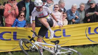 Tadej Pogacar, en su caída en la París-Roubaix.