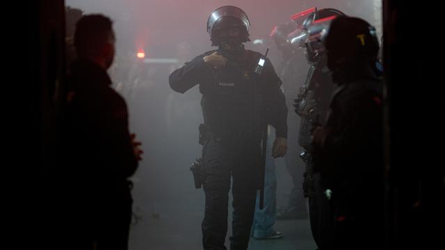 Un Mosso d’Esquadra, durante un dispositivo especial enmarcado dentro del 'Plan Kanpai'.