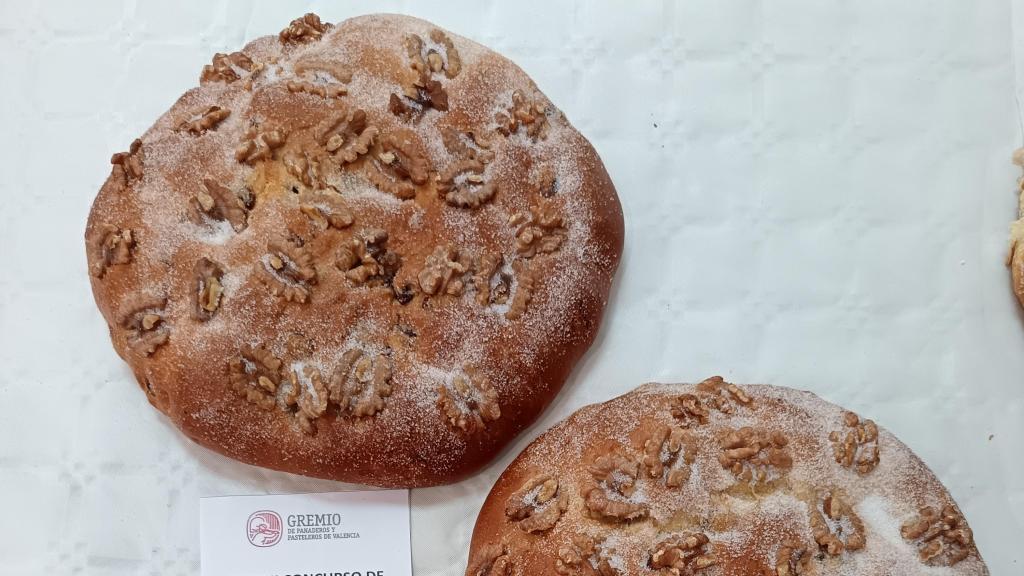 Segundo premio de torta de pasas y nueces.