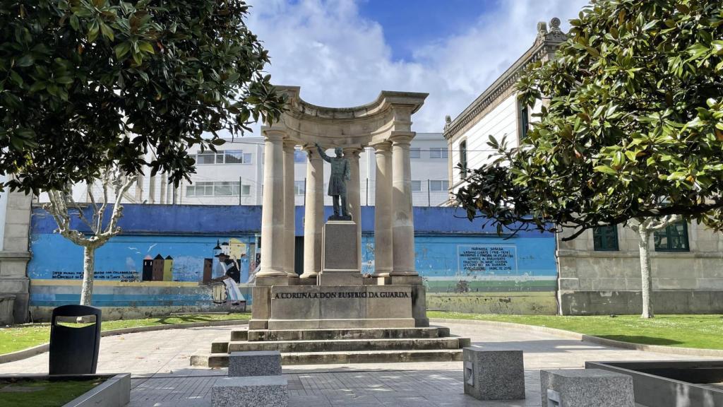 Estatua de Eusebio da Guarda en A Coruña.