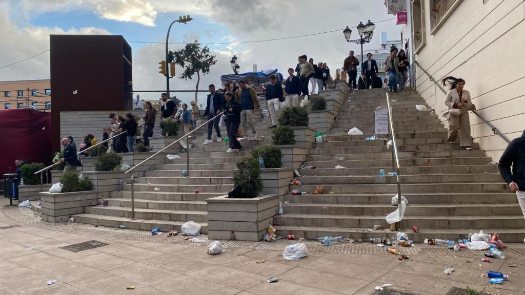 Así ha quedado la Tribuna de los Pobres tras el chaparrón.