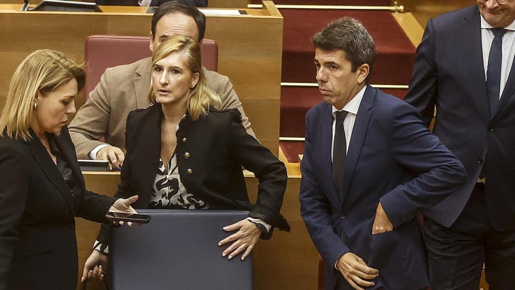 Carlos Mazón y Salomé Pradas durante el pleno de Les Corts. Rober Solsona / Europa Press