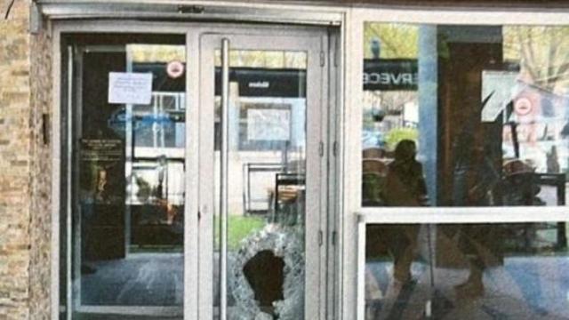 Puerta del Vasis en la plaza Marcos Fernández