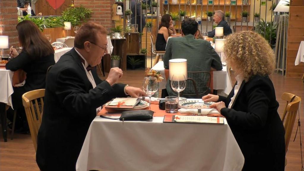 Momento de la cita entre Lourdes y Francisco, en 'First Dates'