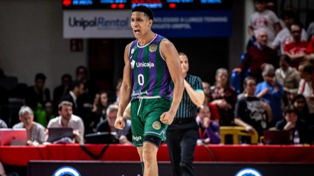 Tyson Pérez celebra la victoria con Tyson Carter.