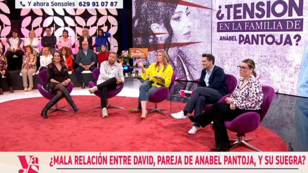 Colaboradores en plató durante el programa de hoy.