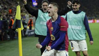 Fermín celebra el gol del Dortmund en propia.