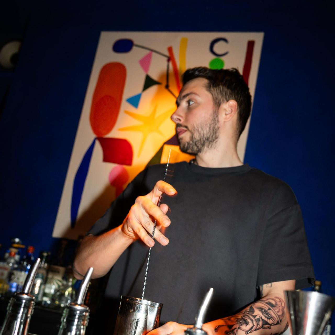 El barman Daniel Regajo en Fluid.