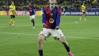 Fermín López celebra el gol en propia de Bensebaini.