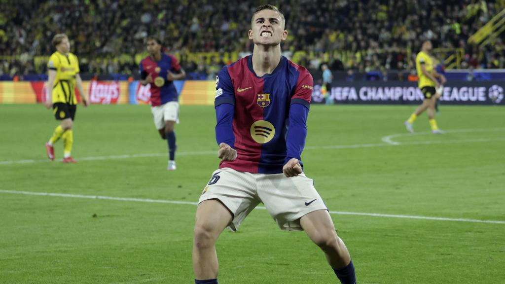 Fermín López celebra el gol en propia de Bensebaini.