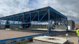 El simulador de lluvias del Canal de Isabel II en Meco sobre varios tipos de cubiertas.