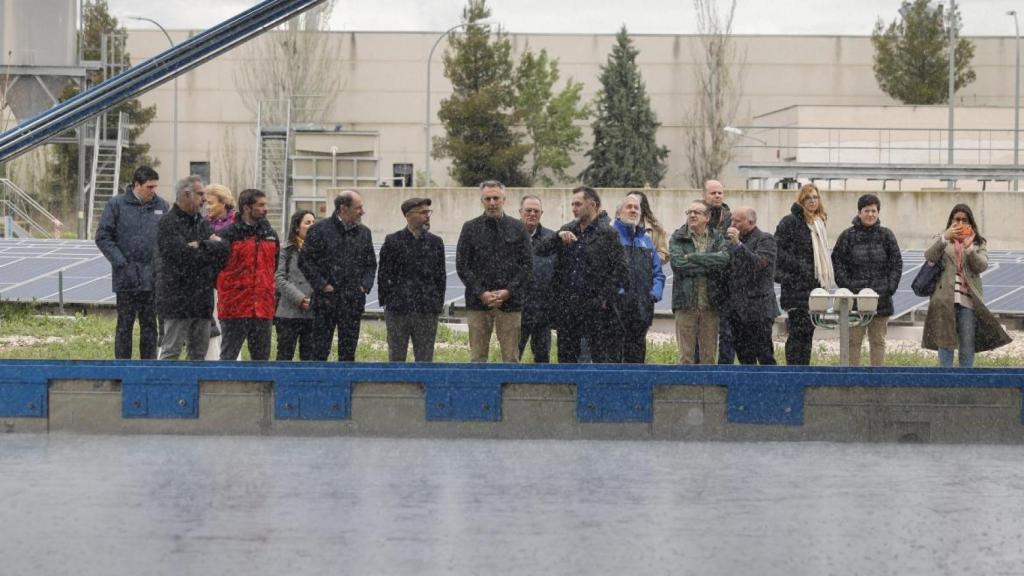 El consejero de Medioambiente de la Comunidad de Madrid, Carlos Novillo, presenta el simulador de lluvias en el Centro de Excelencia e Investigación en Técnicas de Drenaje Urbano Sostenible de Canal de Isabel II.
