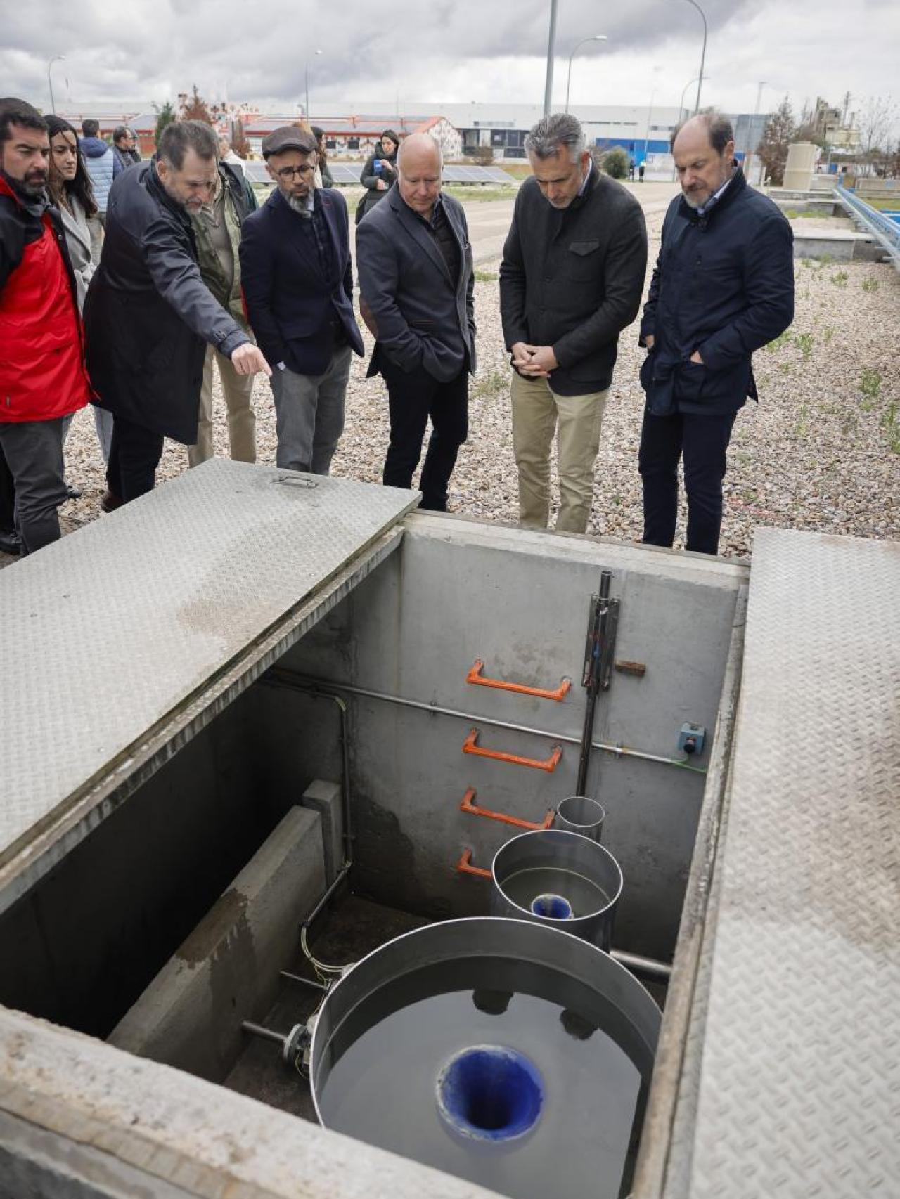 Herramientas de recogida de datos del simulador de lluvia del Canal de Isabel II en Meco.