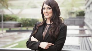 La cirujana posa en una entrevista para Magas.