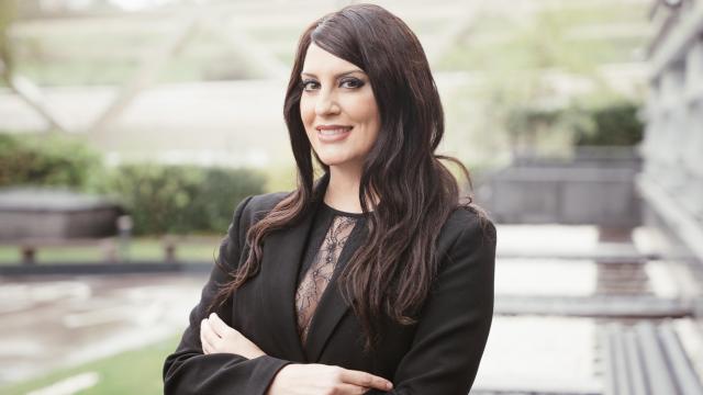 La cirujana posa en una entrevista para Magas.