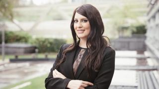 La cirujana posa en una entrevista para Magas.