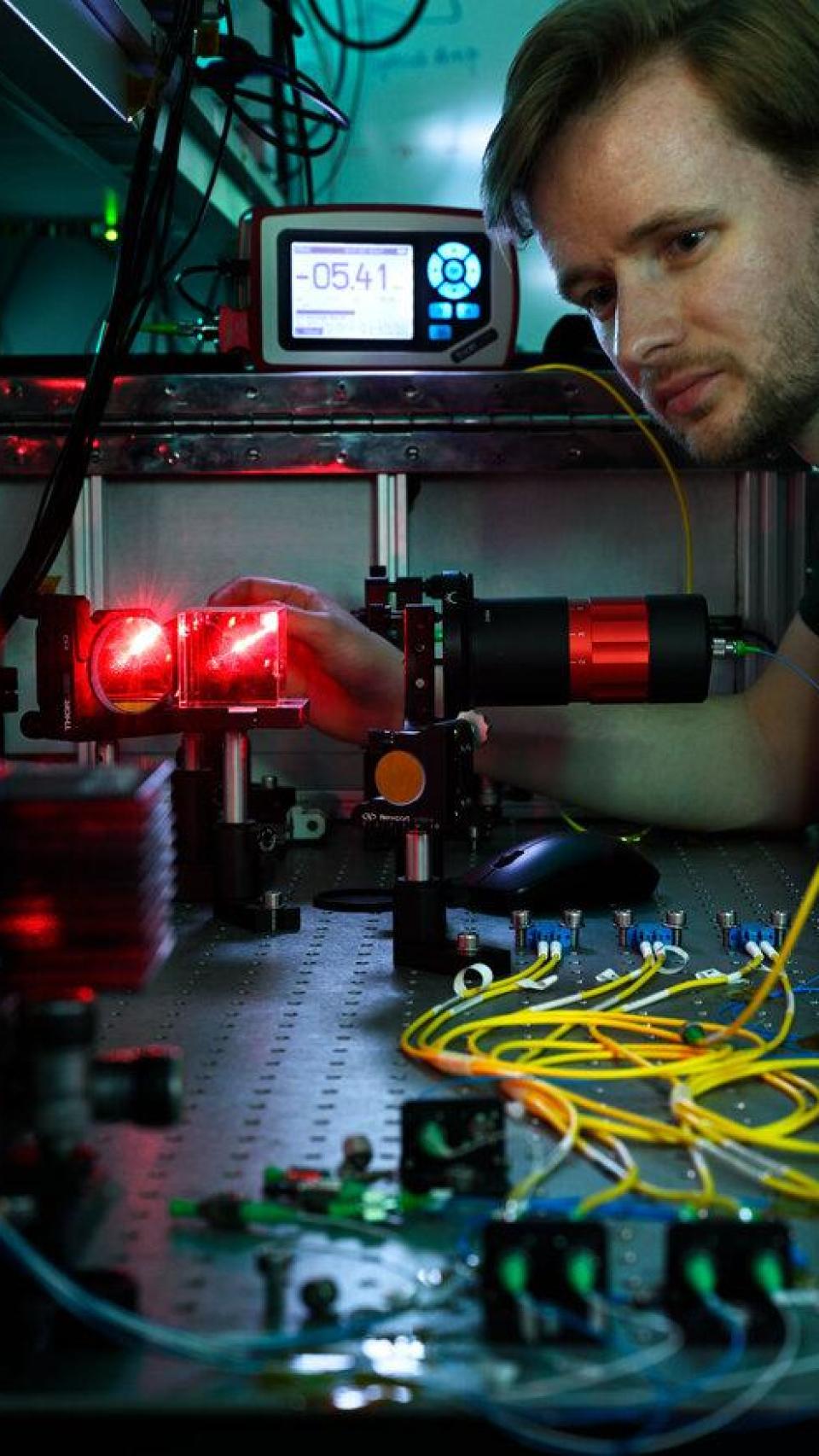 Vincent van Vliet trabajando en el laboratorio