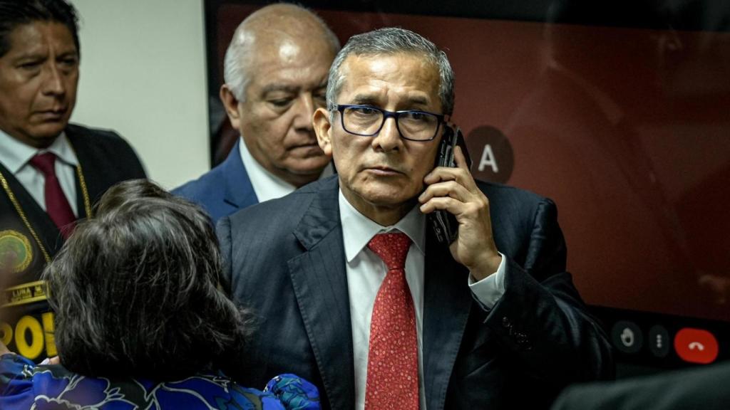 El expresidente de Perú Ollanta Humala poco antes de su ingreso en prisión tras conocer la sentencia.