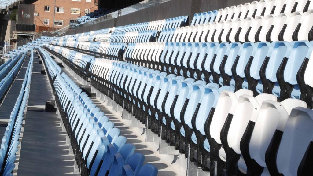 Asientos de la grada de Río del estadio de Balaídos, en Vigo