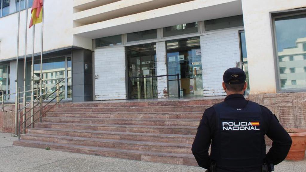 Un agente de la Policía Nacional.