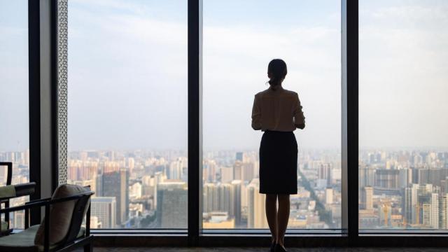 La mujer invisible no es sostenible: por qué no se reconoce a quienes impulsan los cambios