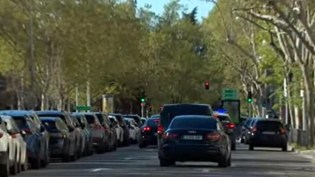 Momento en el que el juez Peinado sale de los juzgados de Plaza de Castilla para dirigirse a Moncloa.