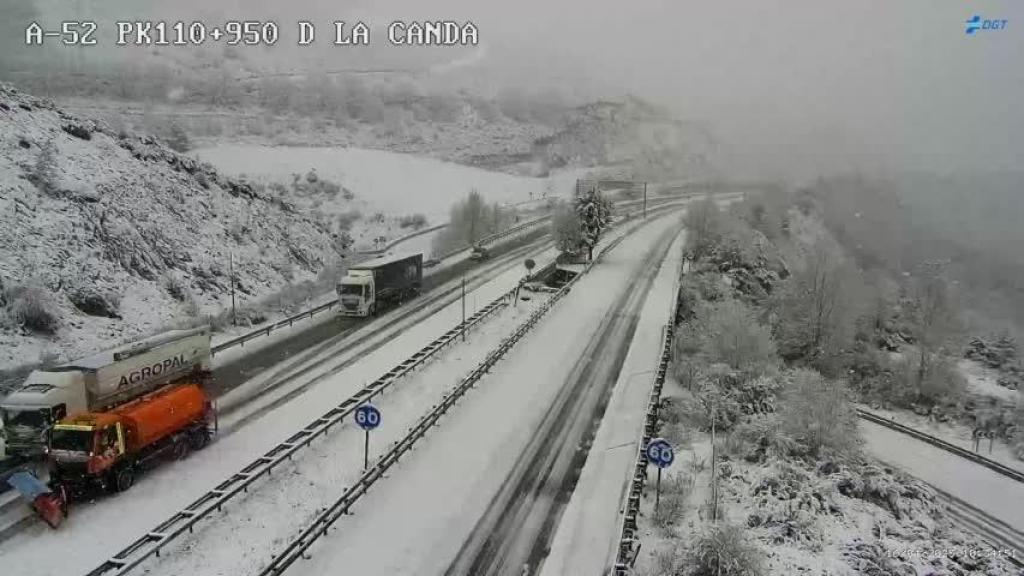 Nevada en la A-52 entre Zamora y Galicia, en La Canda