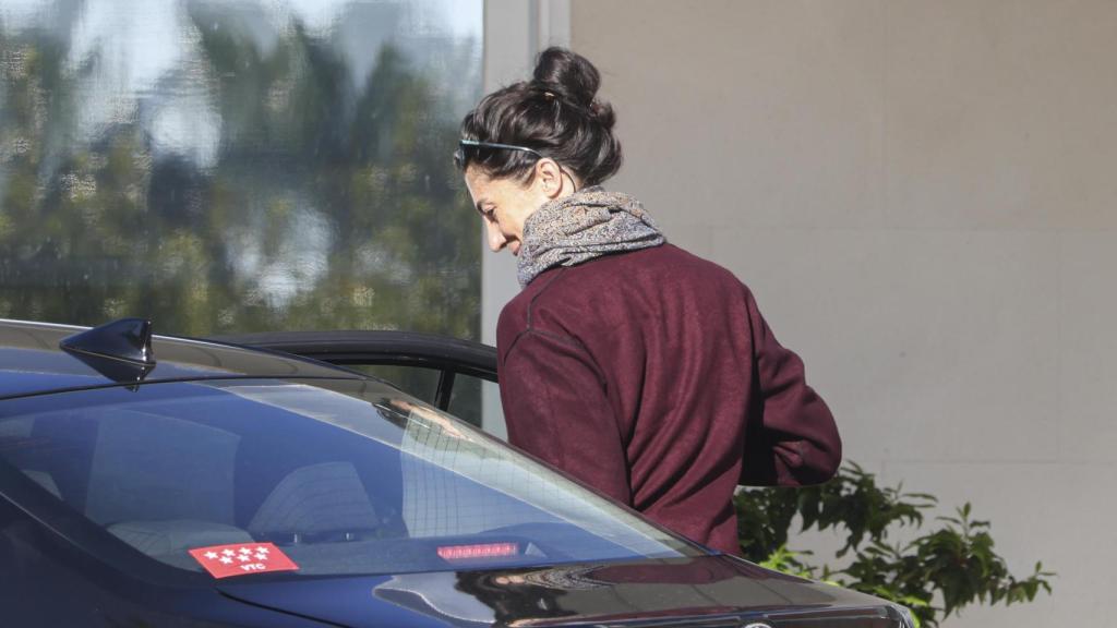 Claudia Stilianopoulos llegando al hospital.
