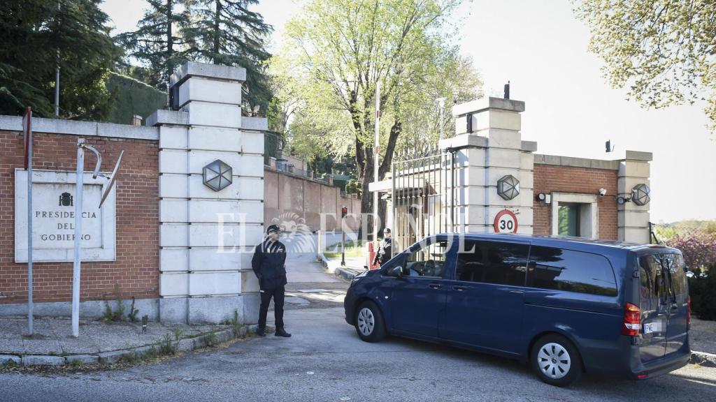 Entrada del juez Peinado en el complejo presidencial de La Moncloa este miércoles.